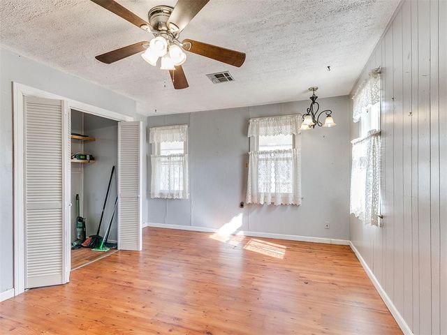 916 N Pine Street, Midwest City, OK 73130