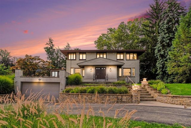 2318 Lake Drive, East Grand Rapids, MI 49506