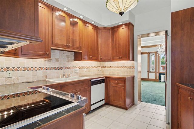 2318 Lake Drive, East Grand Rapids, MI 49506