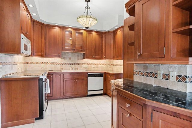 2318 Lake Drive, East Grand Rapids, MI 49506