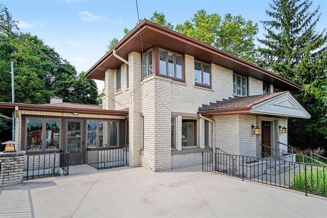 2318 Lake Drive, East Grand Rapids, MI 49506