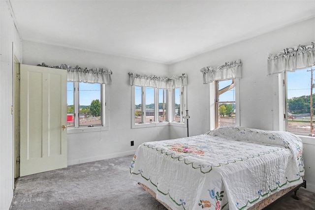 2318 Lake Drive, East Grand Rapids, MI 49506