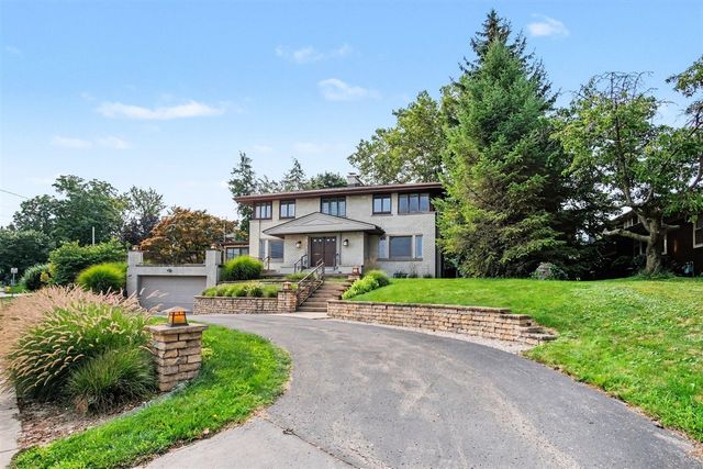 2318 Lake Drive, East Grand Rapids, MI 49506