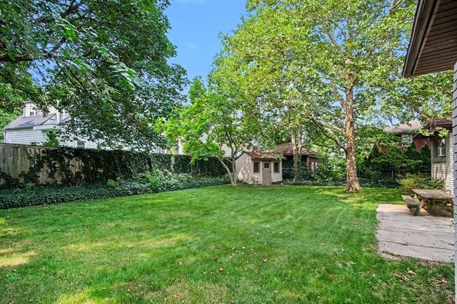 2318 Lake Drive, East Grand Rapids, MI 49506