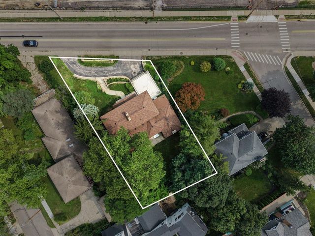 2318 Lake Drive, East Grand Rapids, MI 49506