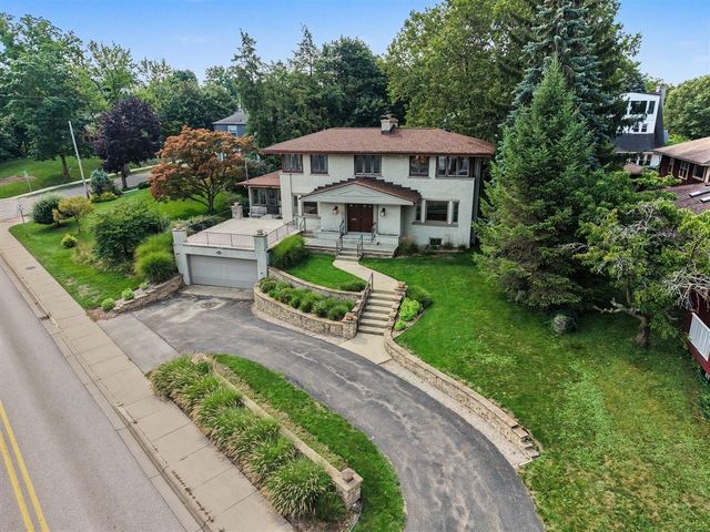 2318 Lake Drive, East Grand Rapids, MI 49506