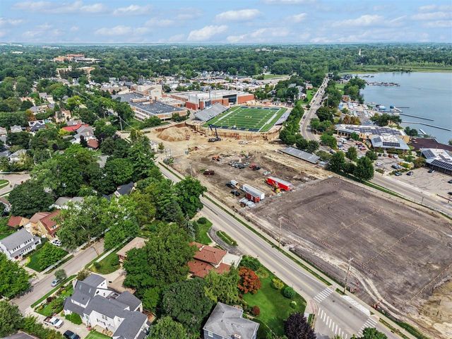 2318 Lake Drive, East Grand Rapids, MI 49506
