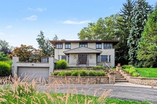 2318 Lake Drive, East Grand Rapids, MI 49506