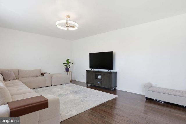 9542-9542 MORNING WALK DR, Hagerstown, MD 21740