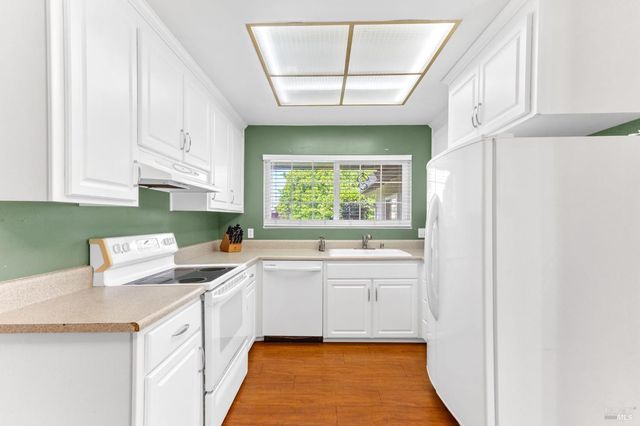 182 Fairview Dr, Vacaville, CA 95687