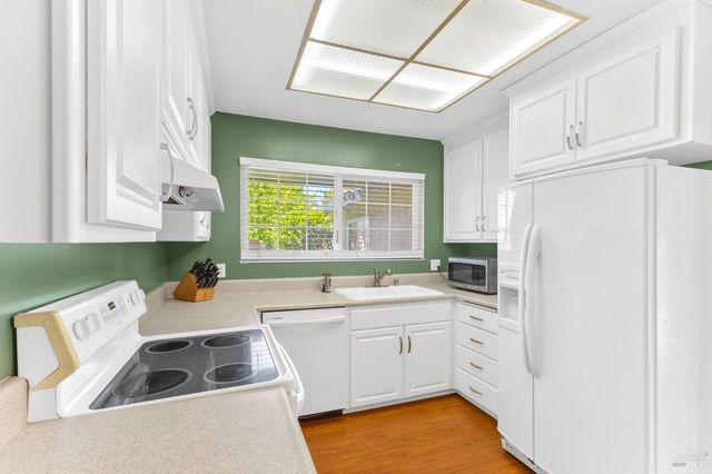 182 Fairview Dr, Vacaville, CA 95687