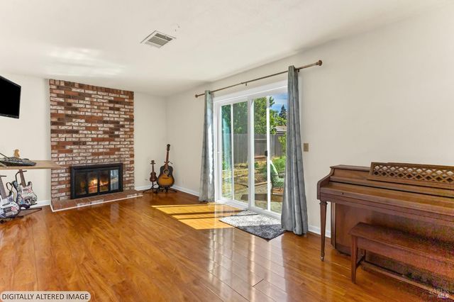 182 Fairview Dr, Vacaville, CA 95687