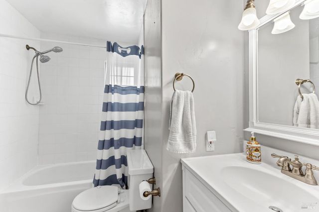 182 Fairview Dr, Vacaville, CA 95687