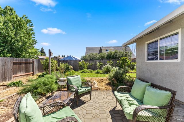 182 Fairview Dr, Vacaville, CA 95687