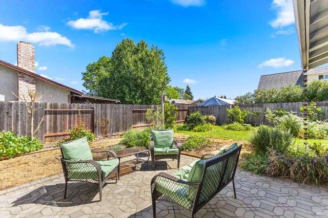 182 Fairview Dr, Vacaville, CA 95687