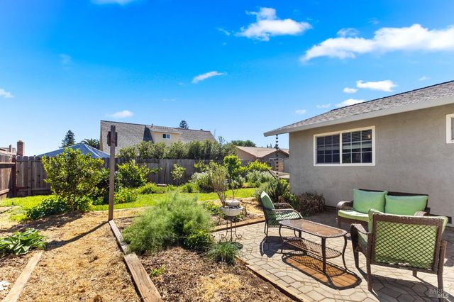 182 Fairview Dr, Vacaville, CA 95687