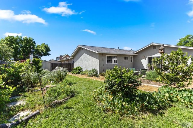 182 Fairview Dr, Vacaville, CA 95687