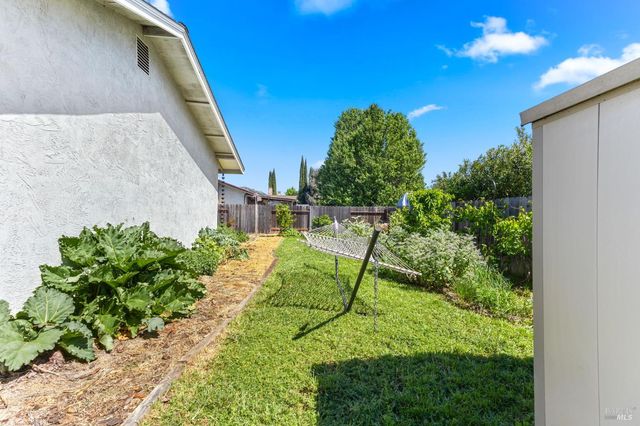 182 Fairview Dr, Vacaville, CA 95687