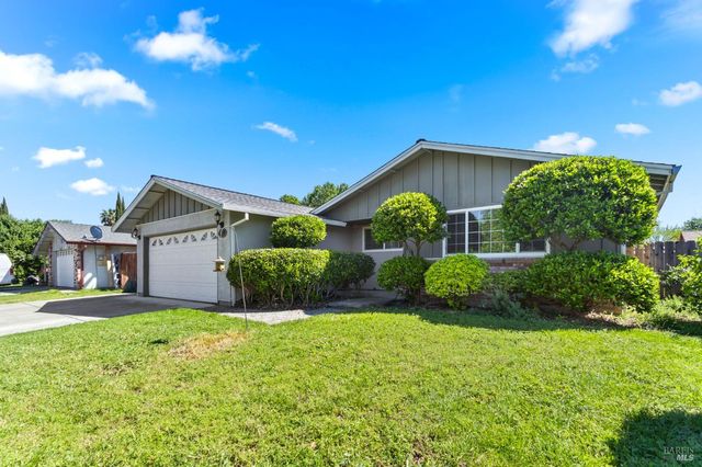 182 Fairview Dr, Vacaville, CA 95687