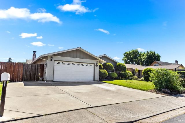 182 Fairview Dr, Vacaville, CA 95687