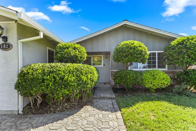 182 Fairview Dr, Vacaville, CA 95687