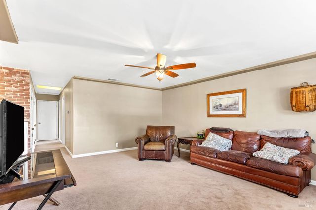 182 Fairview Dr, Vacaville, CA 95687