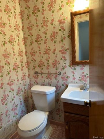 27201 Clairview Drive, Dearborn Heights, MI 48127