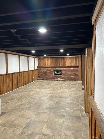 27201 Clairview Drive, Dearborn Heights, MI 48127