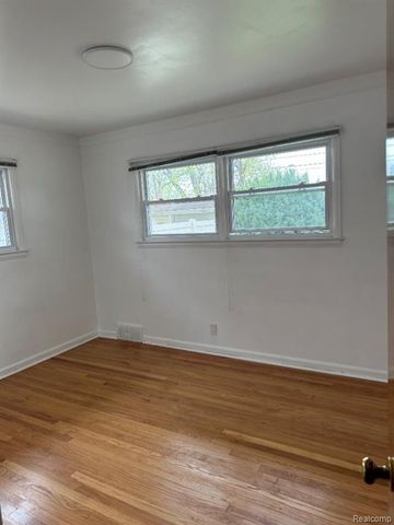 27201 Clairview Drive, Dearborn Heights, MI 48127