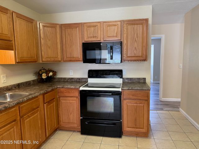 8880 OLD KINGS Road 6, Jacksonville, FL 32257