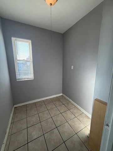 43 Adams St 2, Lynn, MA 01902