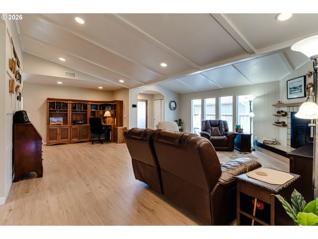 34681 DEVONSHIRE Dr, Eugene, OR 97405