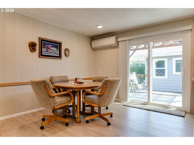 34681 DEVONSHIRE Dr, Eugene, OR 97405