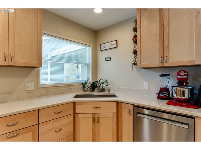 34681 DEVONSHIRE Dr, Eugene, OR 97405