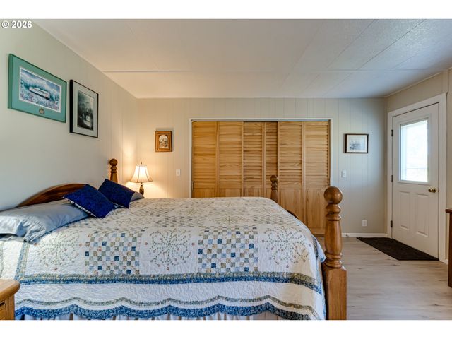 34681 DEVONSHIRE Dr, Eugene, OR 97405