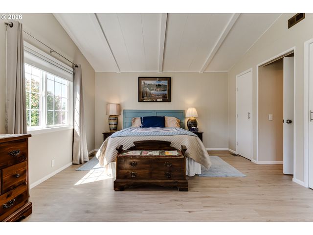 34681 DEVONSHIRE Dr, Eugene, OR 97405