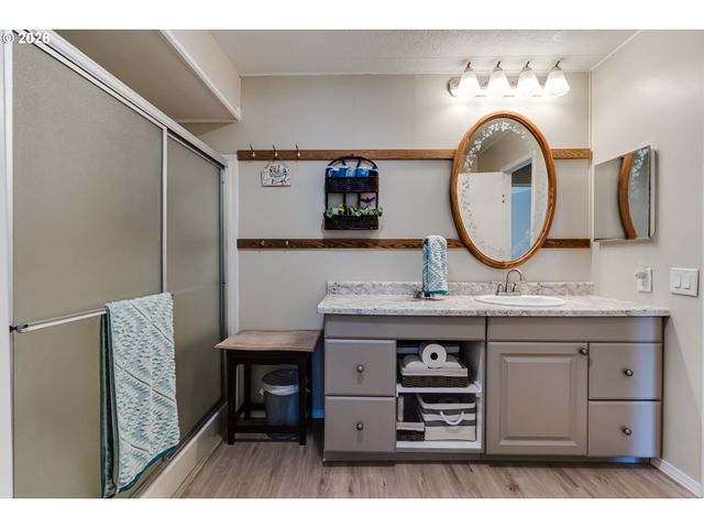 34681 DEVONSHIRE Dr, Eugene, OR 97405