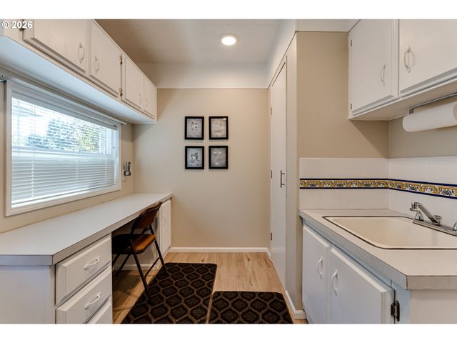 34681 DEVONSHIRE Dr, Eugene, OR 97405