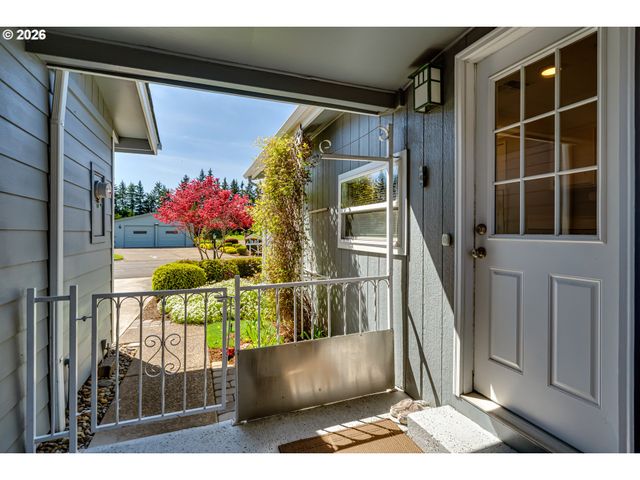 34681 DEVONSHIRE Dr, Eugene, OR 97405