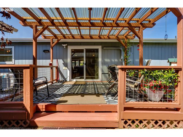 34681 DEVONSHIRE Dr, Eugene, OR 97405