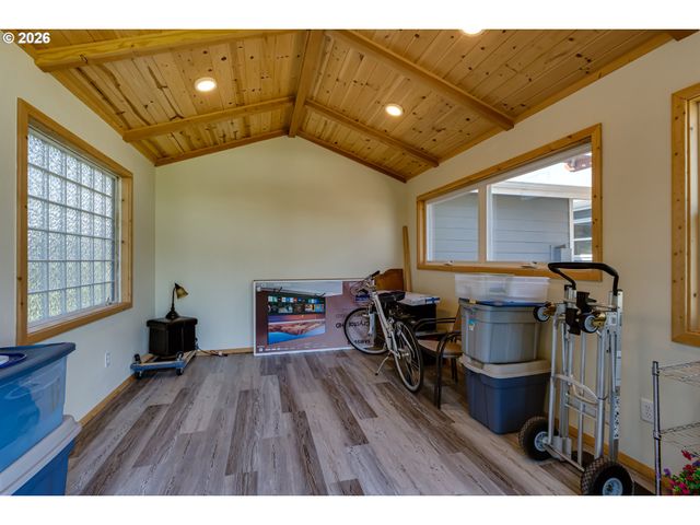 34681 DEVONSHIRE Dr, Eugene, OR 97405