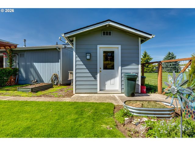 34681 DEVONSHIRE Dr, Eugene, OR 97405