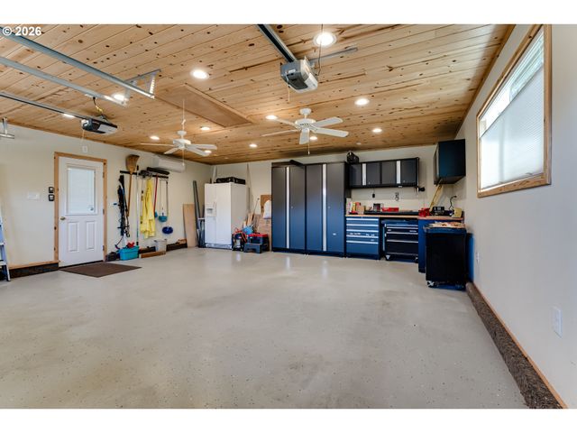 34681 DEVONSHIRE Dr, Eugene, OR 97405