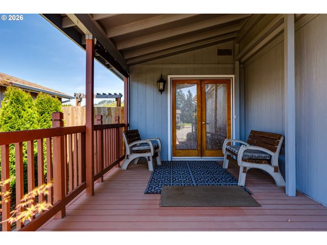 34681 DEVONSHIRE Dr, Eugene, OR 97405