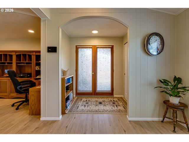 34681 DEVONSHIRE Dr, Eugene, OR 97405