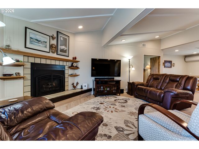 34681 DEVONSHIRE Dr, Eugene, OR 97405