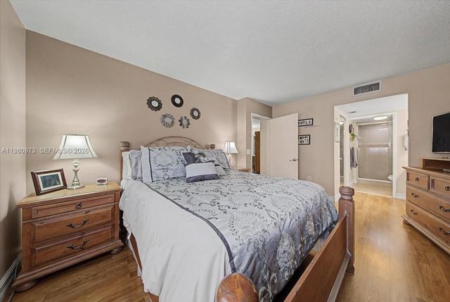 1600 SW 127th Way 102C, Pembroke Pines, FL 33027