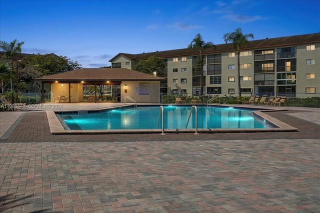 1600 SW 127th Way 102C, Pembroke Pines, FL 33027