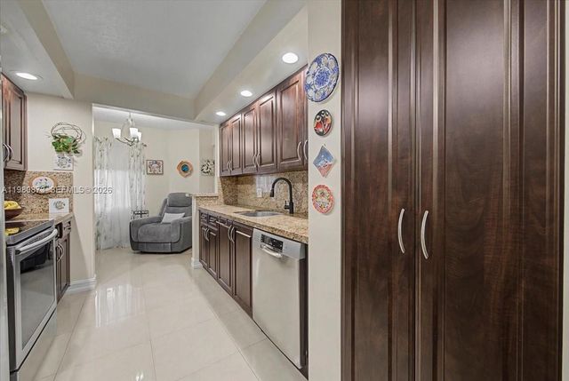 1600 SW 127th Way 102C, Pembroke Pines, FL 33027