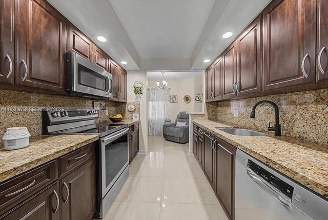 1600 SW 127th Way 102C, Pembroke Pines, FL 33027